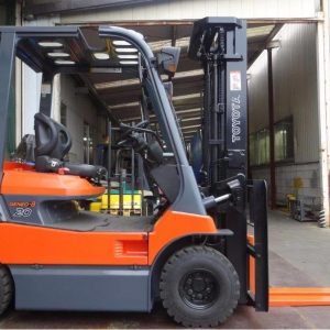 لیفتراک تویوتا برقی 7FB20