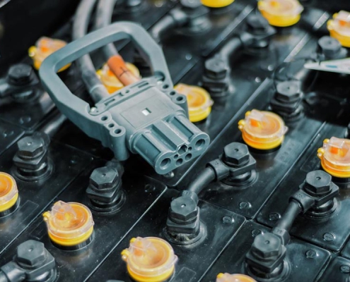 ویژگی های آب مقطر باطری لیفتراک