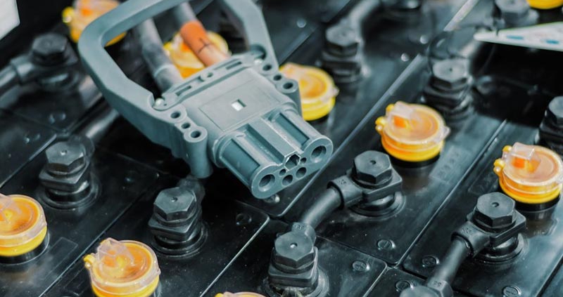 ویژگی های آب مقطر باطری لیفتراک